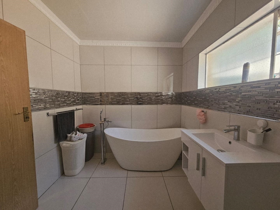 4 Bedroom Property for Sale in Ladybrand Free State